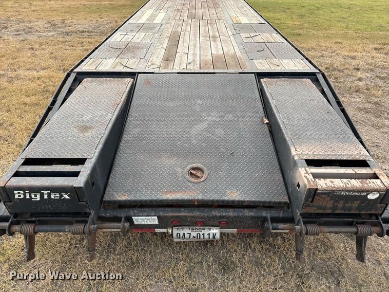 image for item EJ3119 2006 Big Tex 22GN equipment trailer