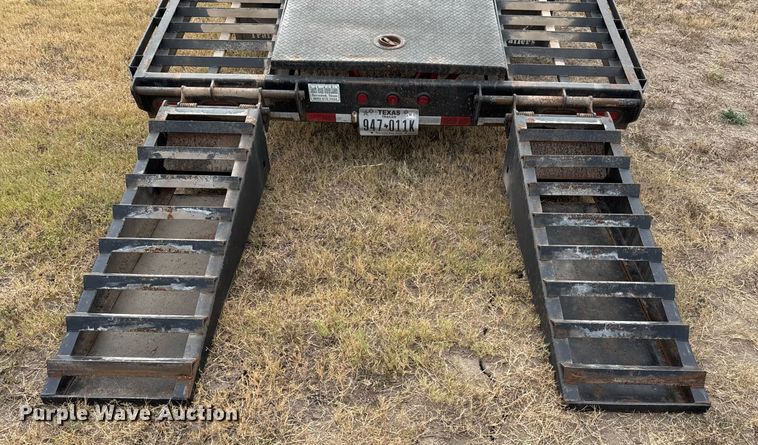 image for item EJ3119 2006 Big Tex 22GN equipment trailer