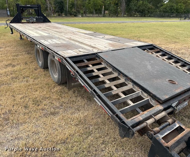 image for item EJ3119 2006 Big Tex 22GN equipment trailer