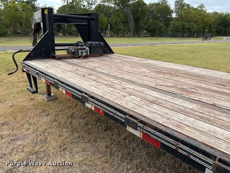 image for item EJ3119 2006 Big Tex 22GN equipment trailer