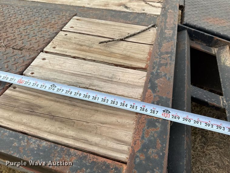 image for item EJ3119 2006 Big Tex 22GN equipment trailer