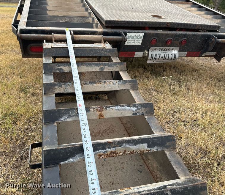 image for item EJ3119 2006 Big Tex 22GN equipment trailer