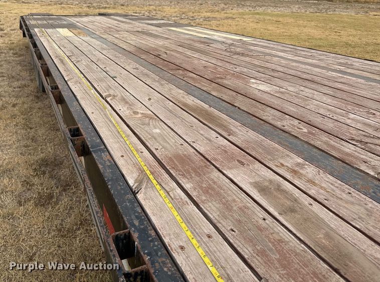 image for item EJ3119 2006 Big Tex 22GN equipment trailer