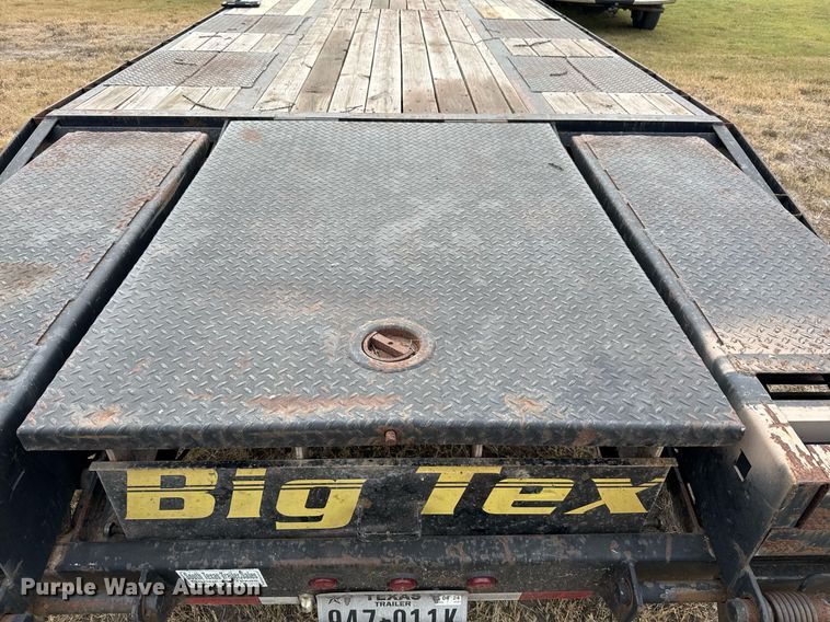 image for item EJ3119 2006 Big Tex 22GN equipment trailer