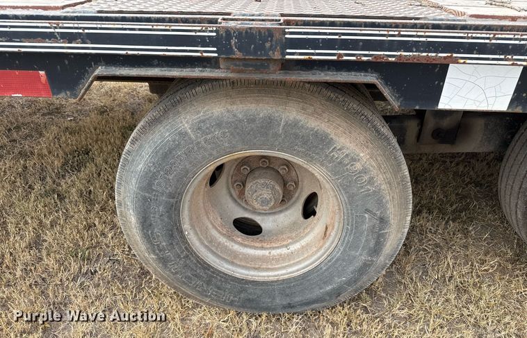 image for item EJ3119 2006 Big Tex 22GN equipment trailer