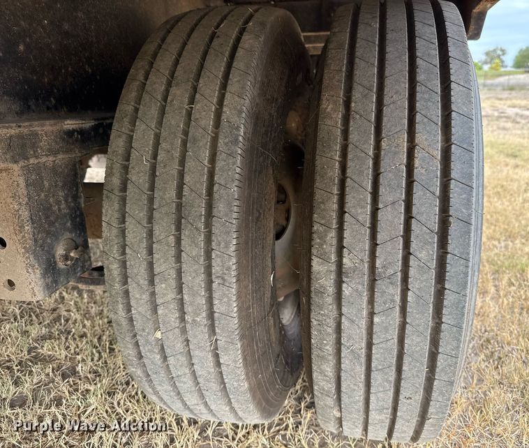 image for item EJ3119 2006 Big Tex 22GN equipment trailer