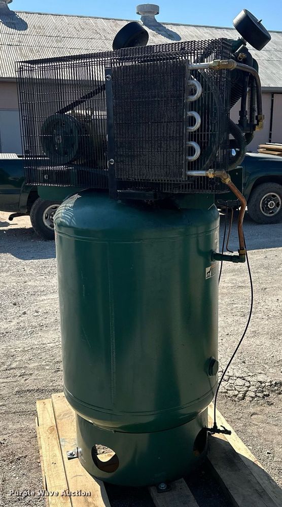 image for item EJ4965 2013 Champion  172-1 air compressor