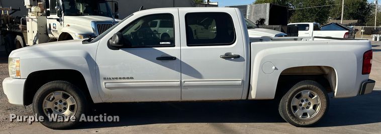 image for item EJ5015 2011 Chevrolet  Silverado 1500 Crew Cab pickup truck