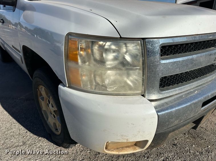 image for item EJ5015 2011 Chevrolet  Silverado 1500 Crew Cab pickup truck