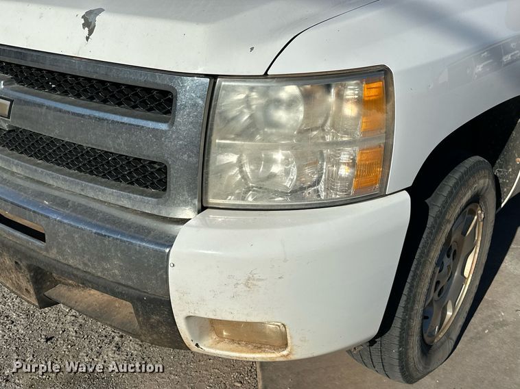 image for item EJ5015 2011 Chevrolet  Silverado 1500 Crew Cab pickup truck