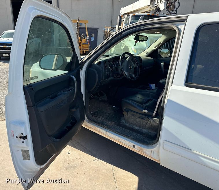 image for item EJ5015 2011 Chevrolet  Silverado 1500 Crew Cab pickup truck