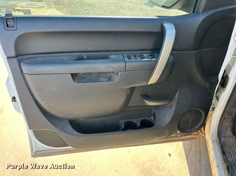 image for item EJ5015 2011 Chevrolet  Silverado 1500 Crew Cab pickup truck