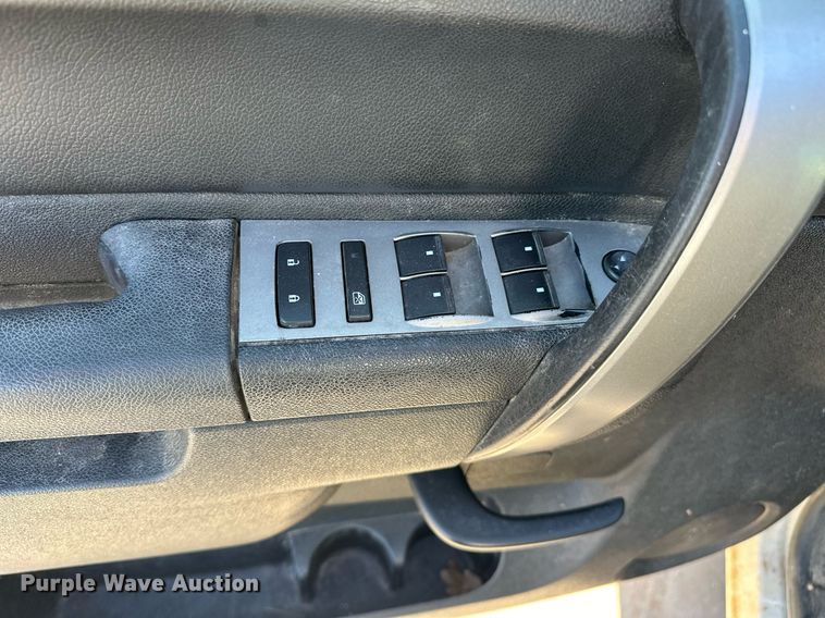 image for item EJ5015 2011 Chevrolet  Silverado 1500 Crew Cab pickup truck