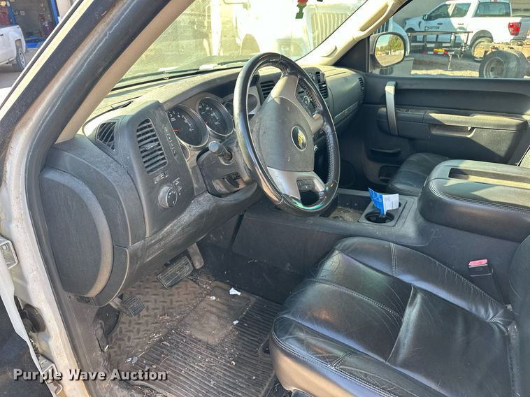 image for item EJ5015 2011 Chevrolet  Silverado 1500 Crew Cab pickup truck