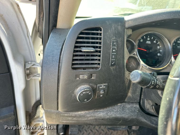 image for item EJ5015 2011 Chevrolet  Silverado 1500 Crew Cab pickup truck