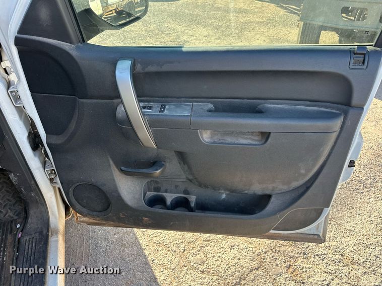 image for item EJ5015 2011 Chevrolet  Silverado 1500 Crew Cab pickup truck