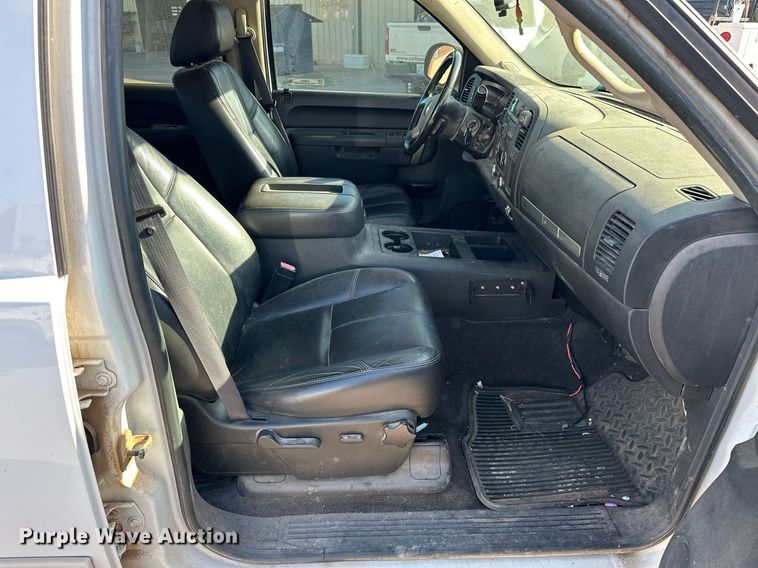 image for item EJ5015 2011 Chevrolet  Silverado 1500 Crew Cab pickup truck