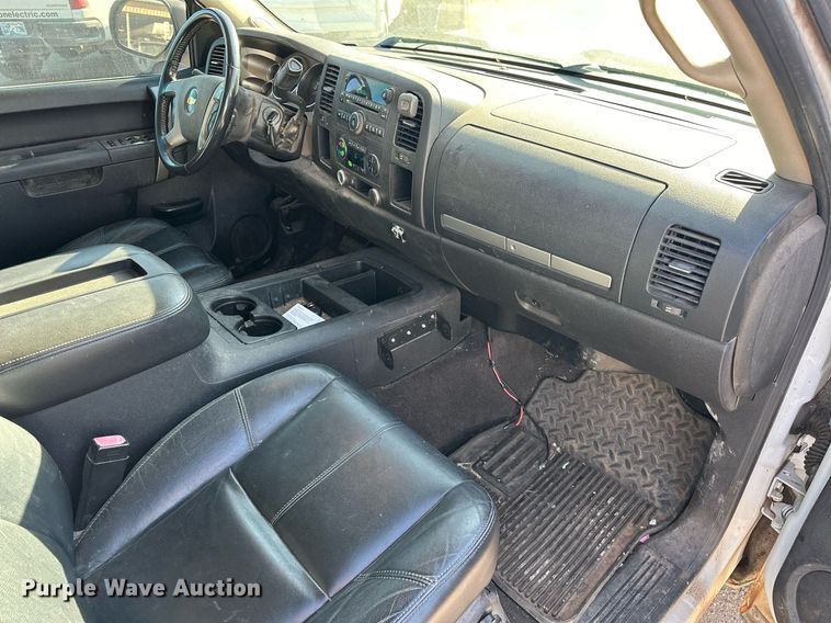 image for item EJ5015 2011 Chevrolet  Silverado 1500 Crew Cab pickup truck