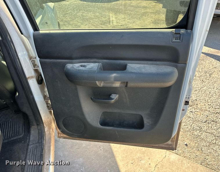 image for item EJ5015 2011 Chevrolet  Silverado 1500 Crew Cab pickup truck