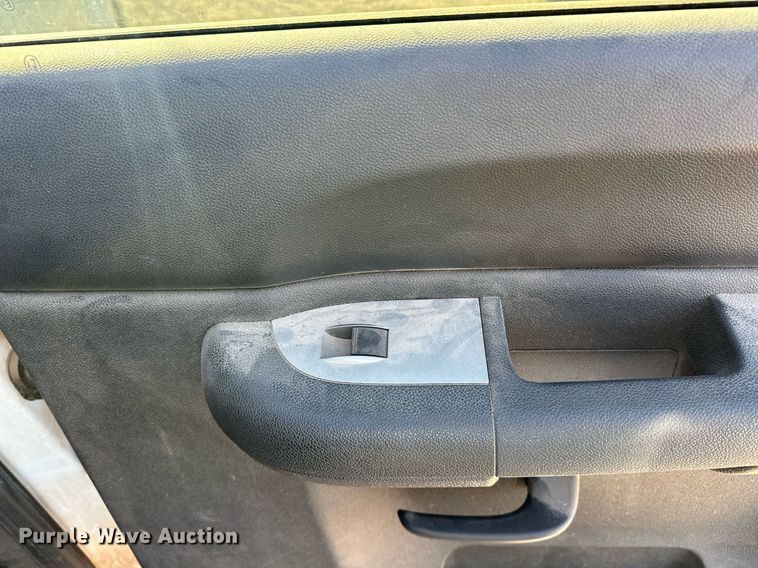 image for item EJ5015 2011 Chevrolet  Silverado 1500 Crew Cab pickup truck