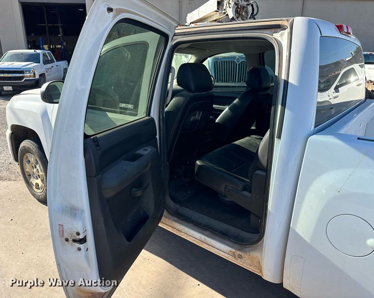 image for item EJ5015 2011 Chevrolet  Silverado 1500 Crew Cab pickup truck