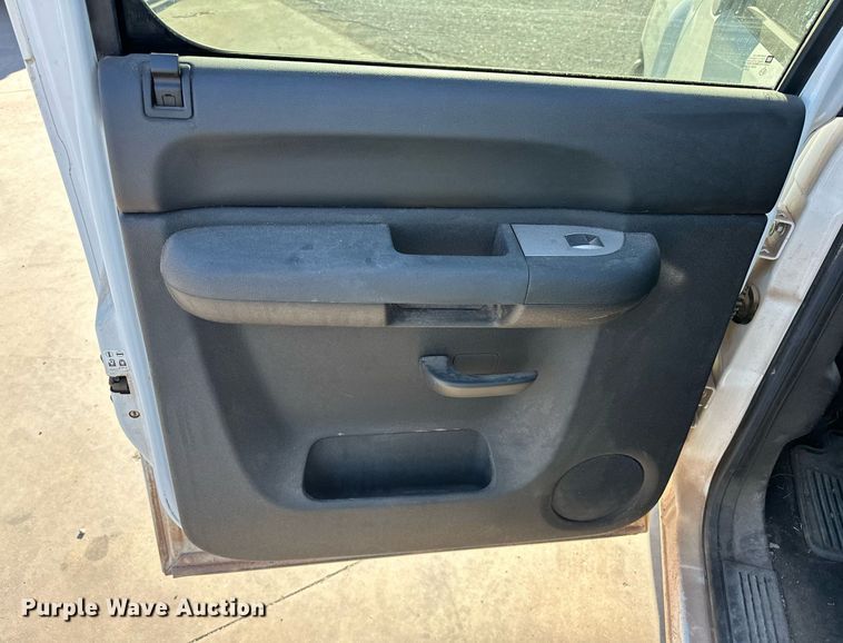 image for item EJ5015 2011 Chevrolet  Silverado 1500 Crew Cab pickup truck