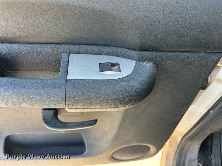 image for item EJ5015 2011 Chevrolet  Silverado 1500 Crew Cab pickup truck