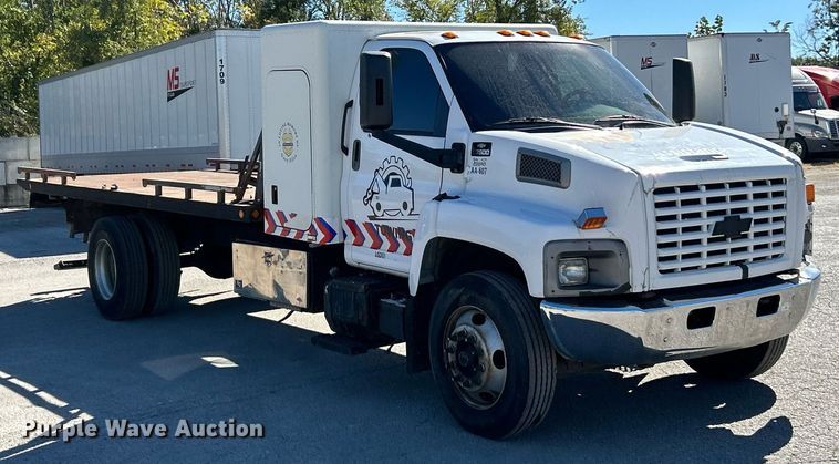 image for item EK3582 2006 Chevrolet C7500 rollback truck