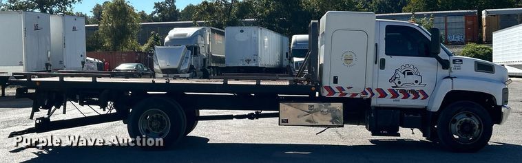 image for item EK3582 2006 Chevrolet C7500 rollback truck