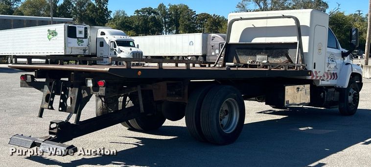 image for item EK3582 2006 Chevrolet C7500 rollback truck
