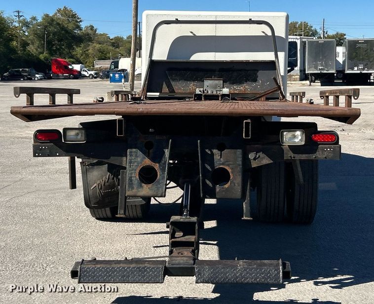 image for item EK3582 2006 Chevrolet C7500 rollback truck