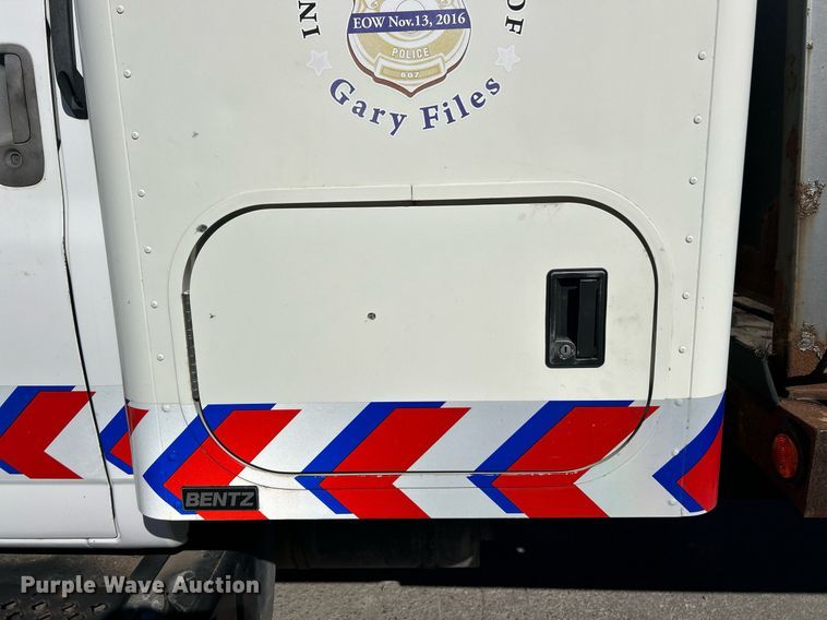 image for item EK3582 2006 Chevrolet C7500 rollback truck