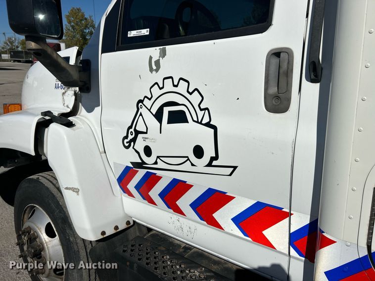 image for item EK3582 2006 Chevrolet C7500 rollback truck