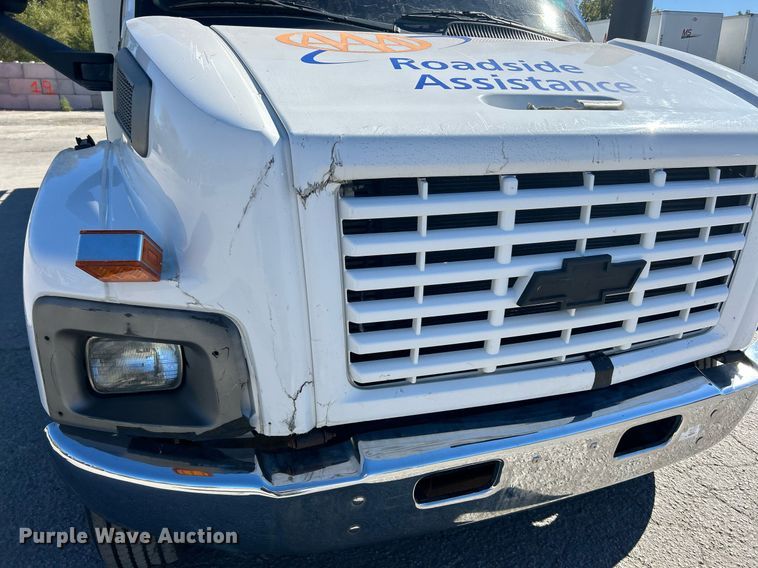 image for item EK3582 2006 Chevrolet C7500 rollback truck