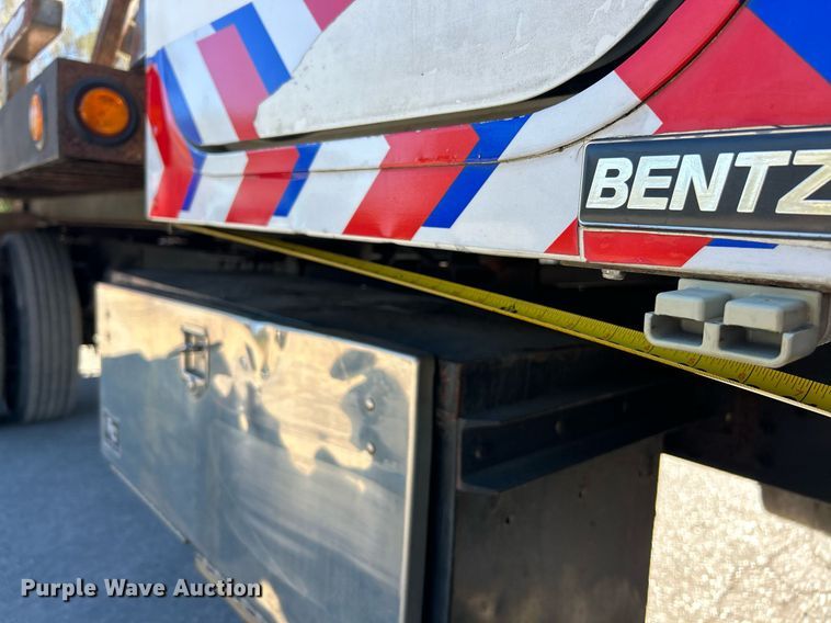 image for item EK3582 2006 Chevrolet C7500 rollback truck