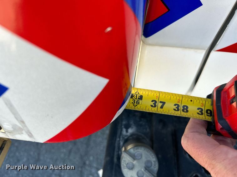 image for item EK3582 2006 Chevrolet C7500 rollback truck