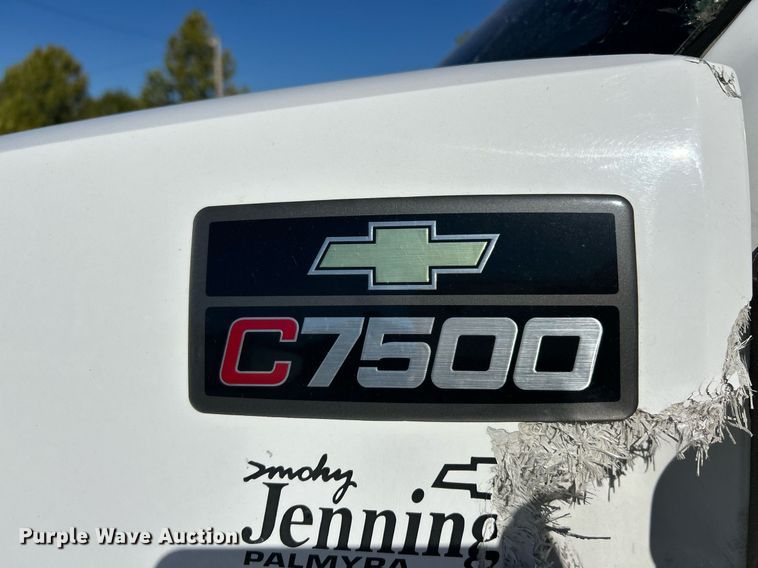 image for item EK3582 2006 Chevrolet C7500 rollback truck