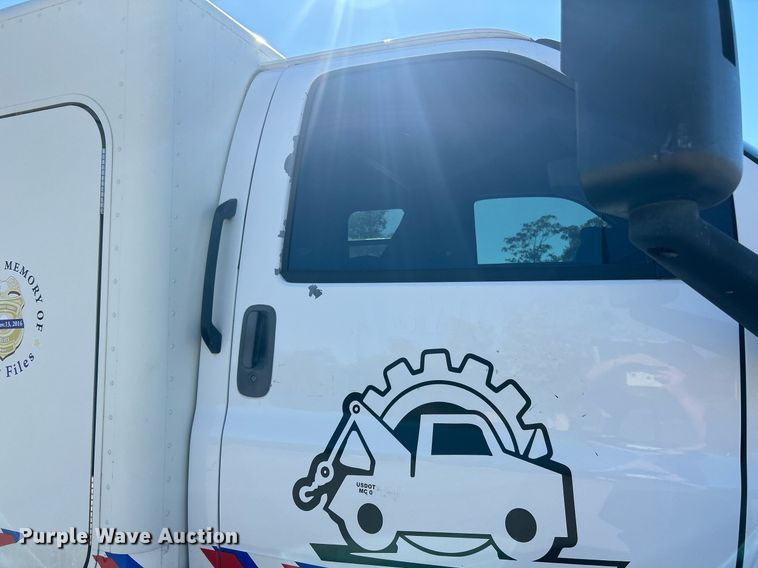 image for item EK3582 2006 Chevrolet C7500 rollback truck