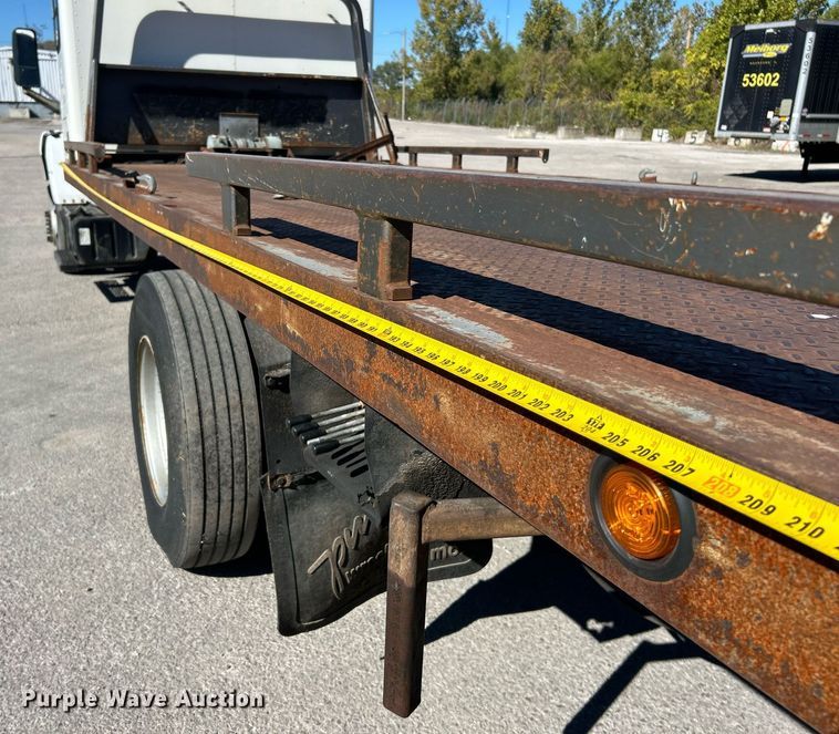 image for item EK3582 2006 Chevrolet C7500 rollback truck