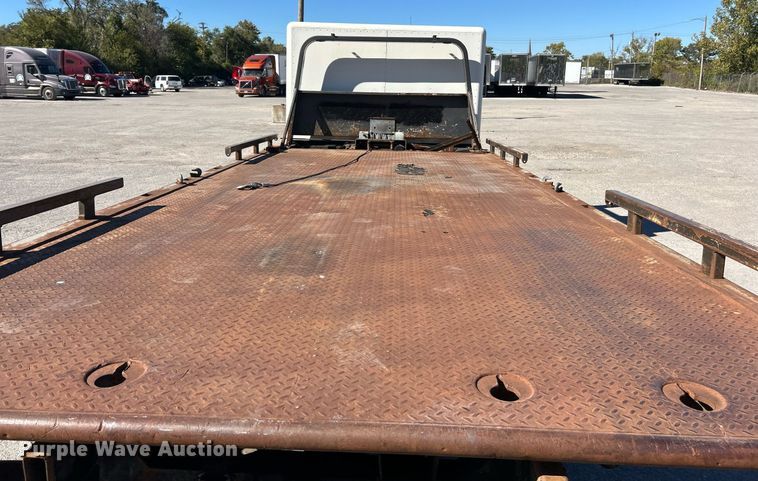 image for item EK3582 2006 Chevrolet C7500 rollback truck