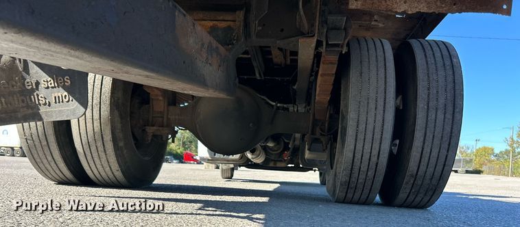 image for item EK3582 2006 Chevrolet C7500 rollback truck