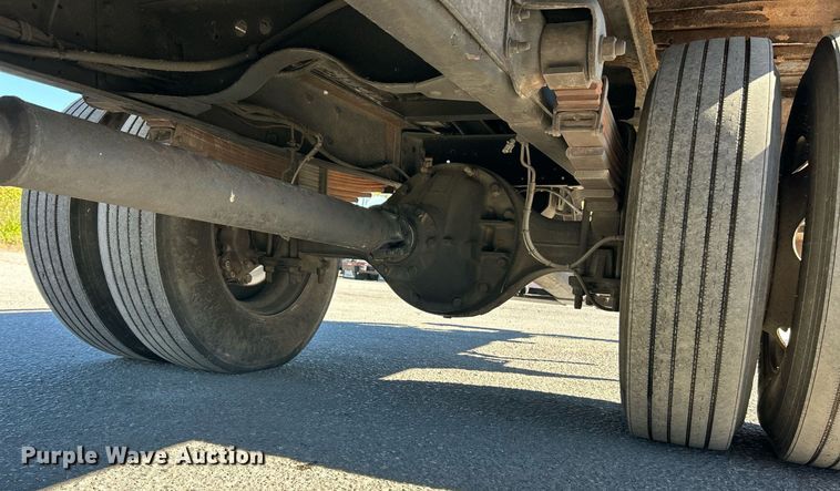 image for item EK3582 2006 Chevrolet C7500 rollback truck