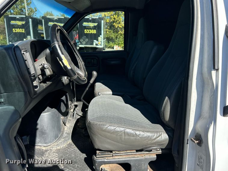 image for item EK3582 2006 Chevrolet C7500 rollback truck