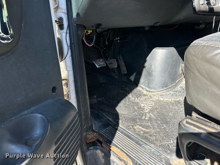 image for item EK3582 2006 Chevrolet C7500 rollback truck