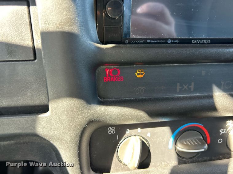 image for item EK3582 2006 Chevrolet C7500 rollback truck