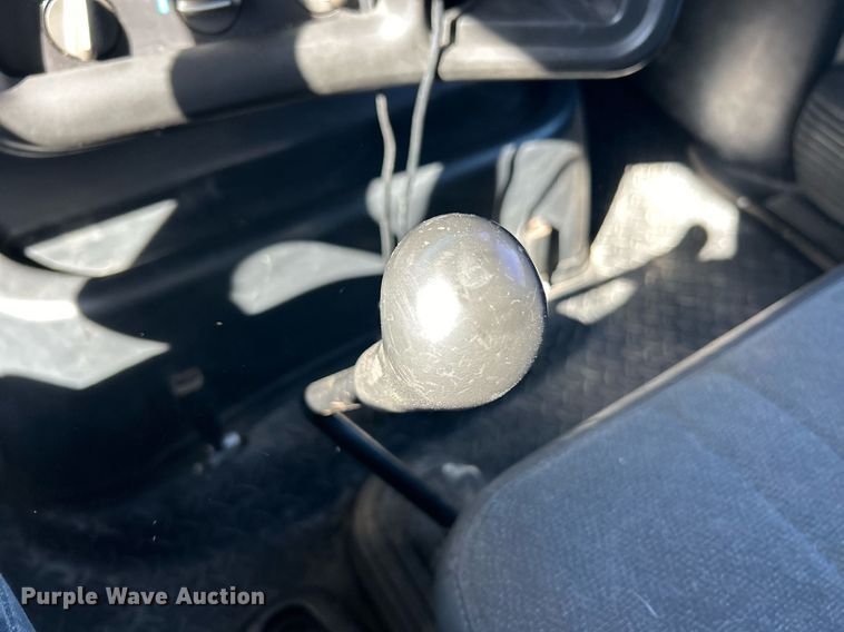 image for item EK3582 2006 Chevrolet C7500 rollback truck