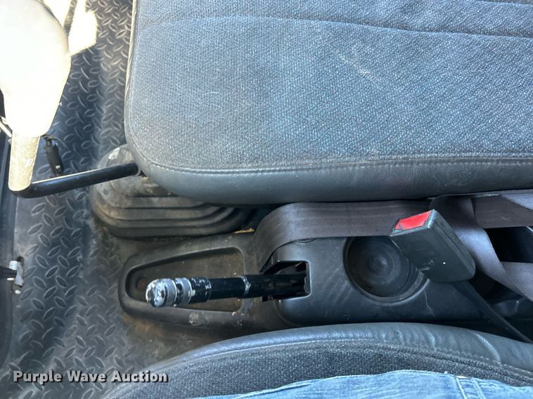 image for item EK3582 2006 Chevrolet C7500 rollback truck