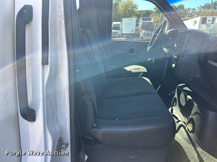 image for item EK3582 2006 Chevrolet C7500 rollback truck