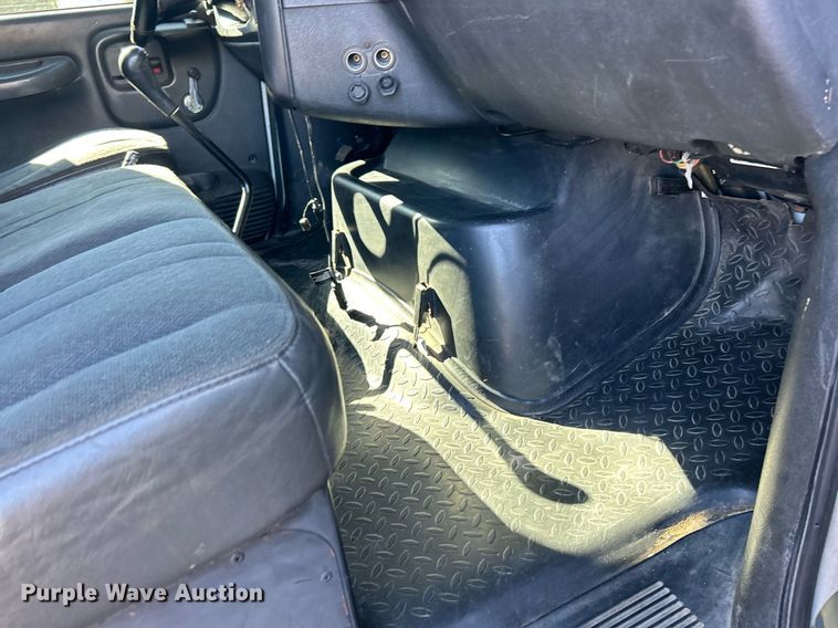 image for item EK3582 2006 Chevrolet C7500 rollback truck