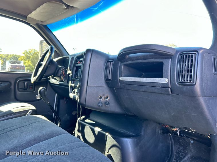 image for item EK3582 2006 Chevrolet C7500 rollback truck